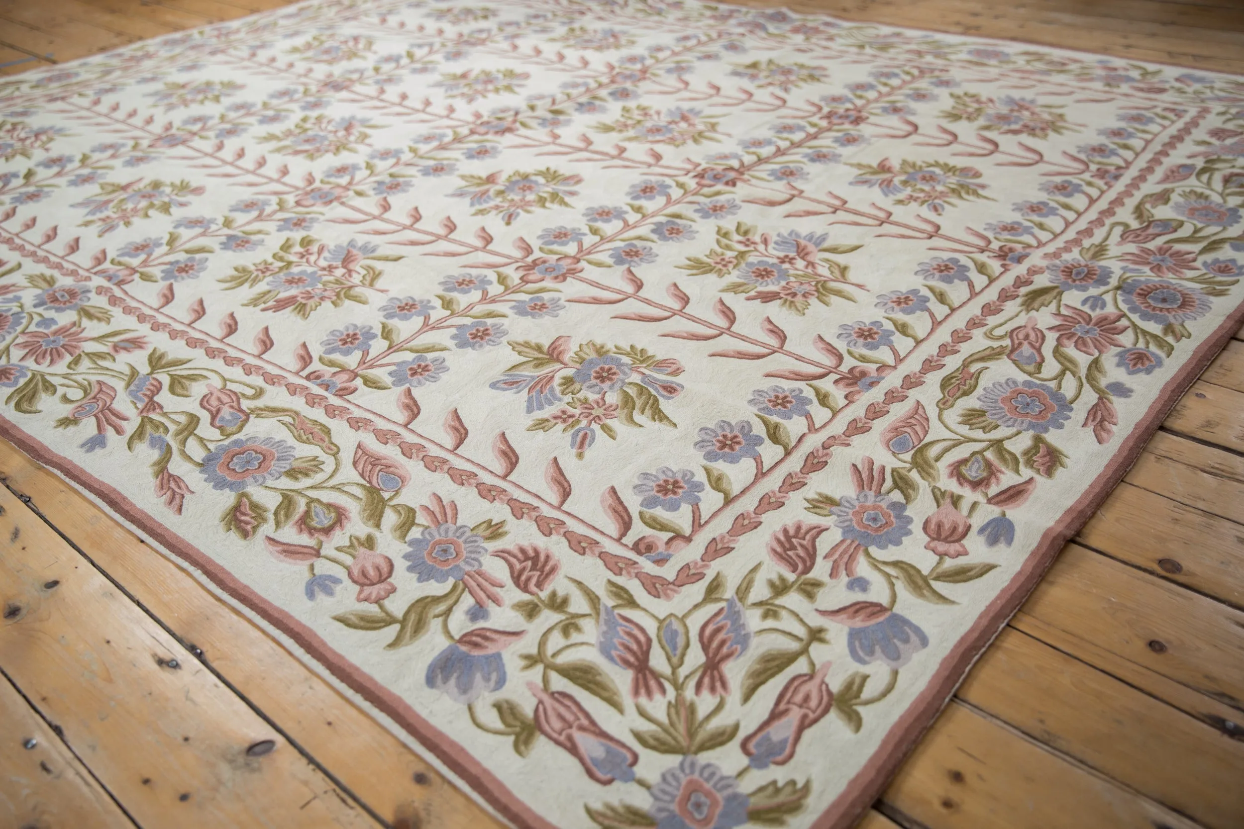 8x10 Vintage Chainstitch Carpet