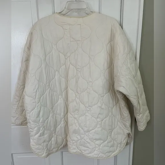 Abercrombie and Fitch White Lightweight Quilted Liner Jacket Women’s size XL New