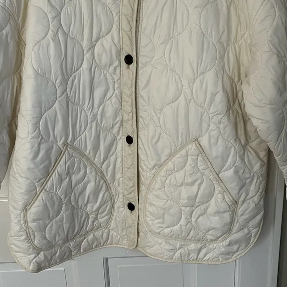 Abercrombie and Fitch White Lightweight Quilted Liner Jacket Women’s size XL New