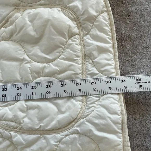 Abercrombie and Fitch White Lightweight Quilted Liner Jacket Women’s size XL New