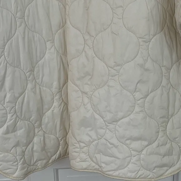 Abercrombie and Fitch White Lightweight Quilted Liner Jacket Women’s size XL New