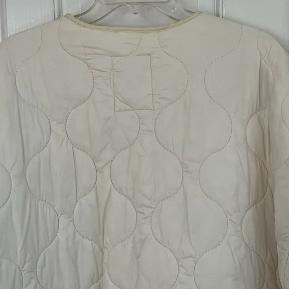 Abercrombie and Fitch White Lightweight Quilted Liner Jacket Women’s size XL New