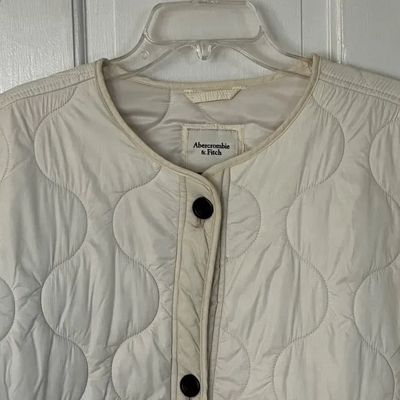 Abercrombie and Fitch White Lightweight Quilted Liner Jacket Women’s size XL New