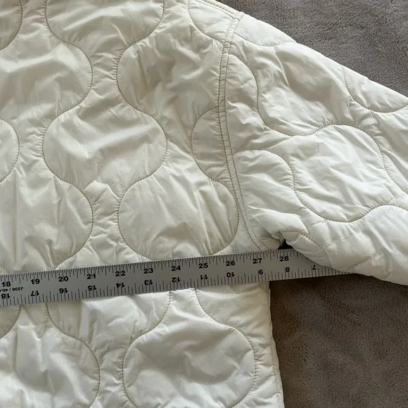 Abercrombie and Fitch White Lightweight Quilted Liner Jacket Women’s size XL New