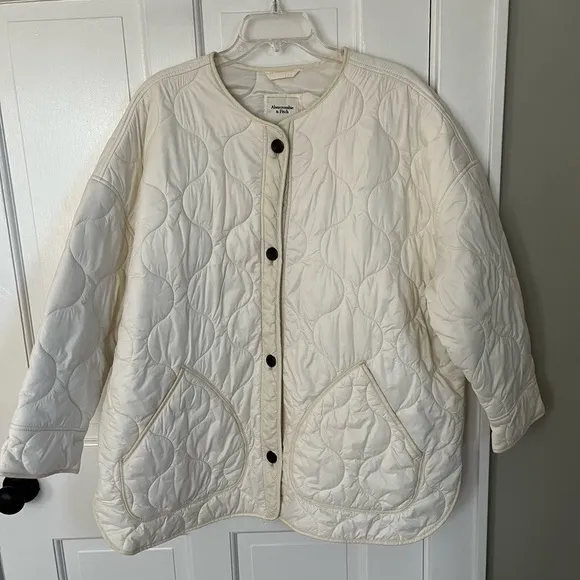 Abercrombie and Fitch White Lightweight Quilted Liner Jacket Women’s size XL New