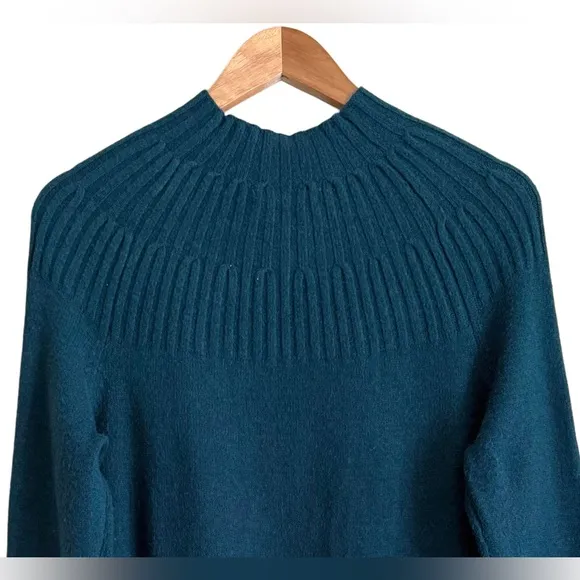 ANTHROPOLOGIE Supersoft Lightweight Mockneck Casual Pullover Sweater Size M
