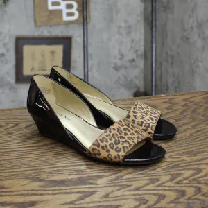 Bandolino Womens Vintage Open Toe Sandals Wedge Heels Black / Leopard 6M