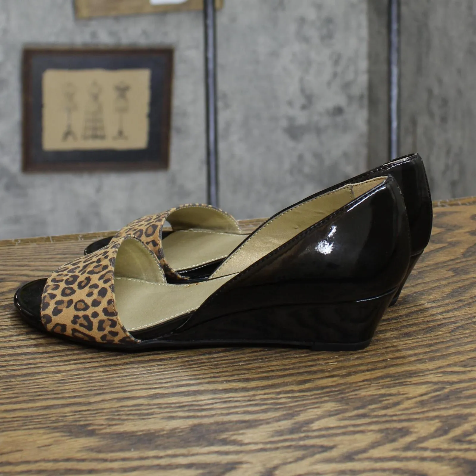 Bandolino Womens Vintage Open Toe Sandals Wedge Heels Black / Leopard 6M