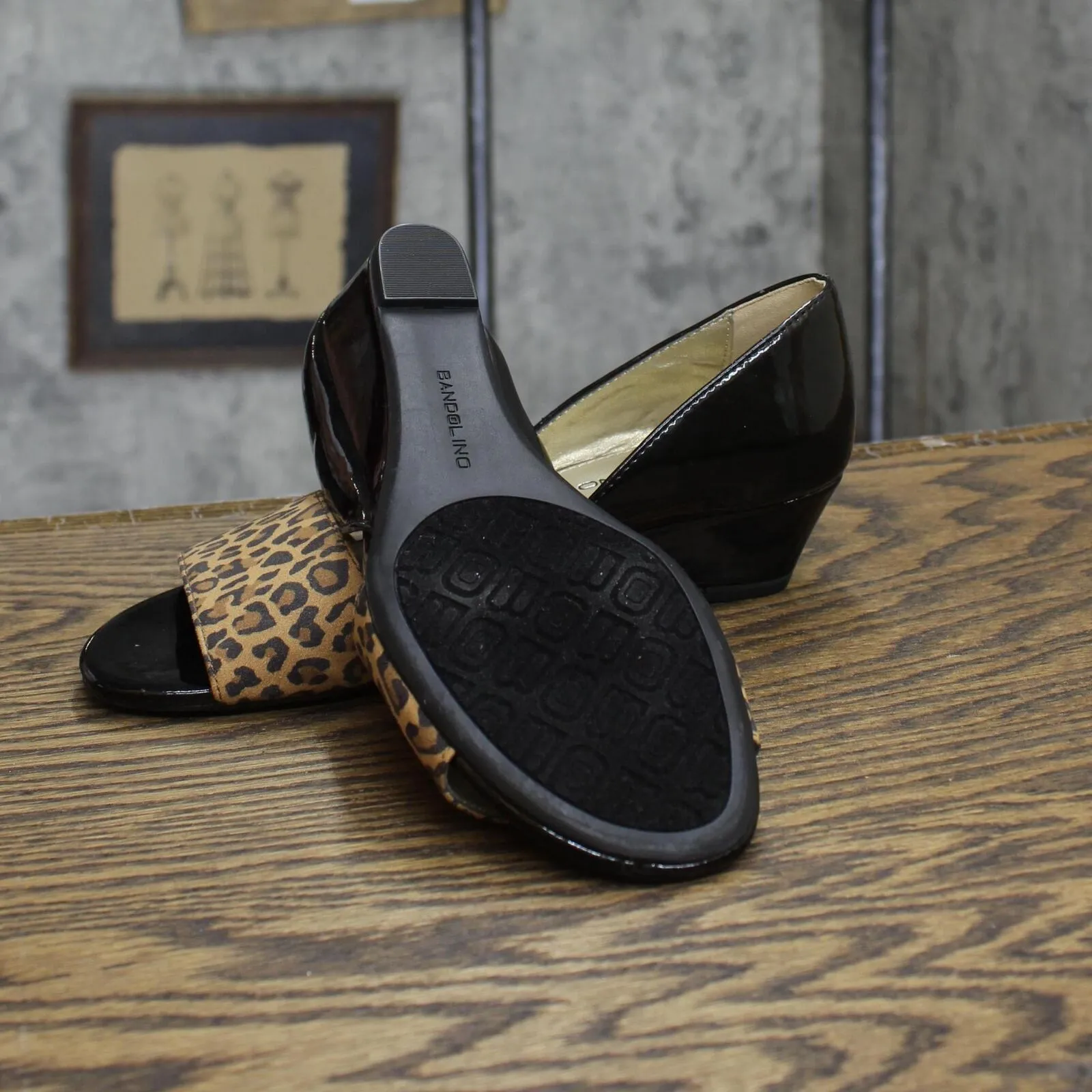 Bandolino Womens Vintage Open Toe Sandals Wedge Heels Black / Leopard 6M