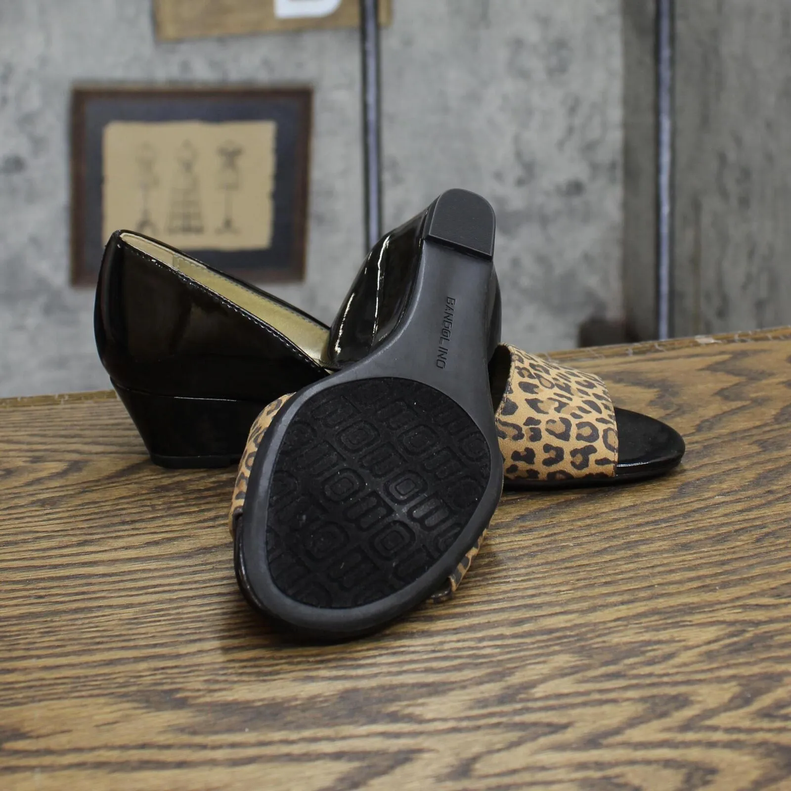Bandolino Womens Vintage Open Toe Sandals Wedge Heels Black / Leopard 6M