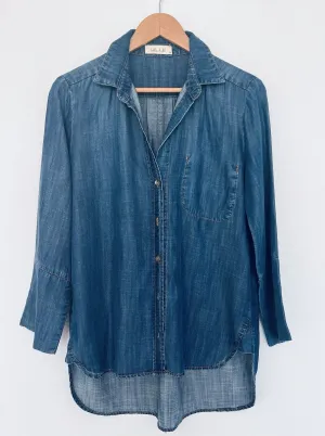 BELLA DAHL Womens Blue Chambray Shirt Sz M Inside Pocket Button Up Preppy Casual