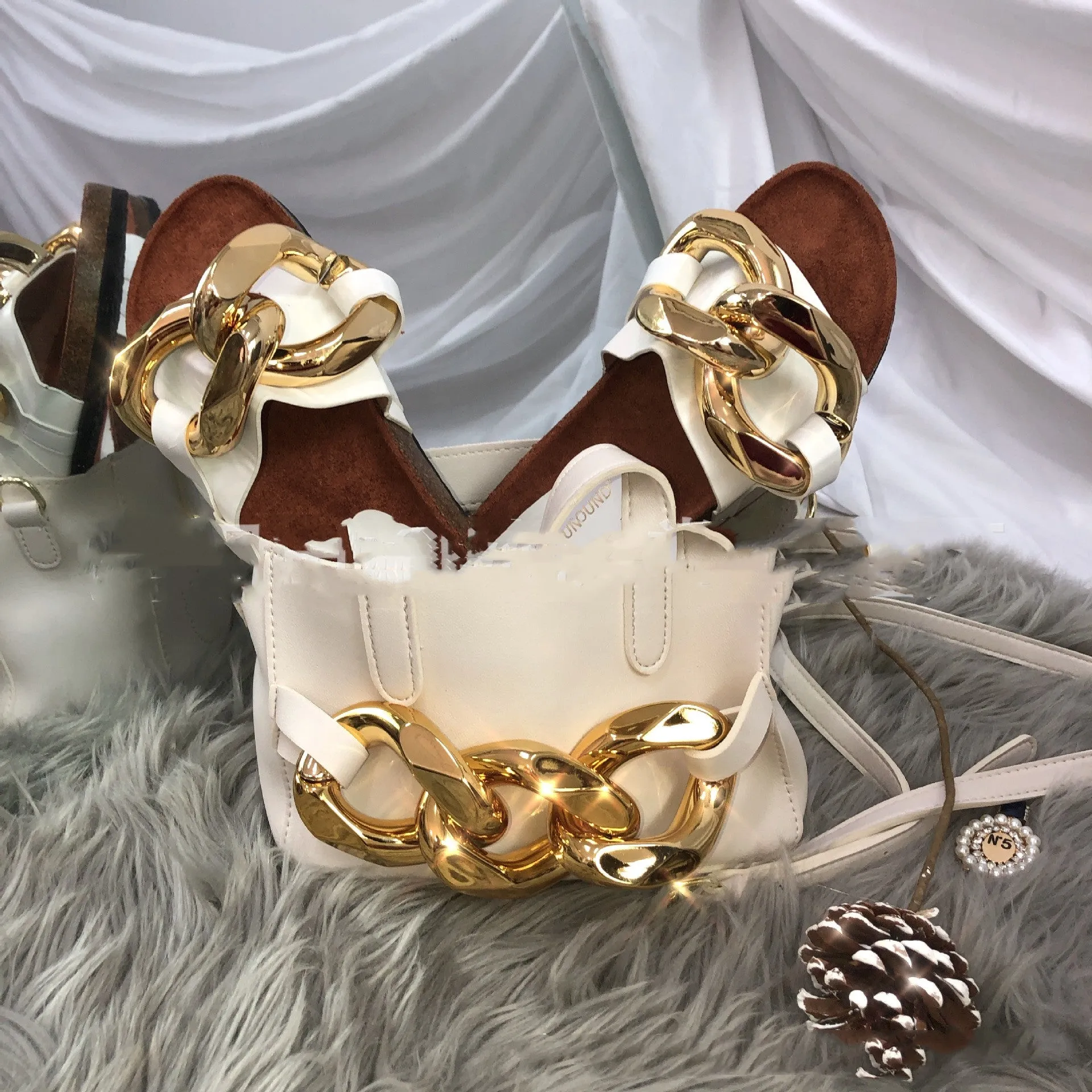 European And American Fashion Gold Chain Slippers
