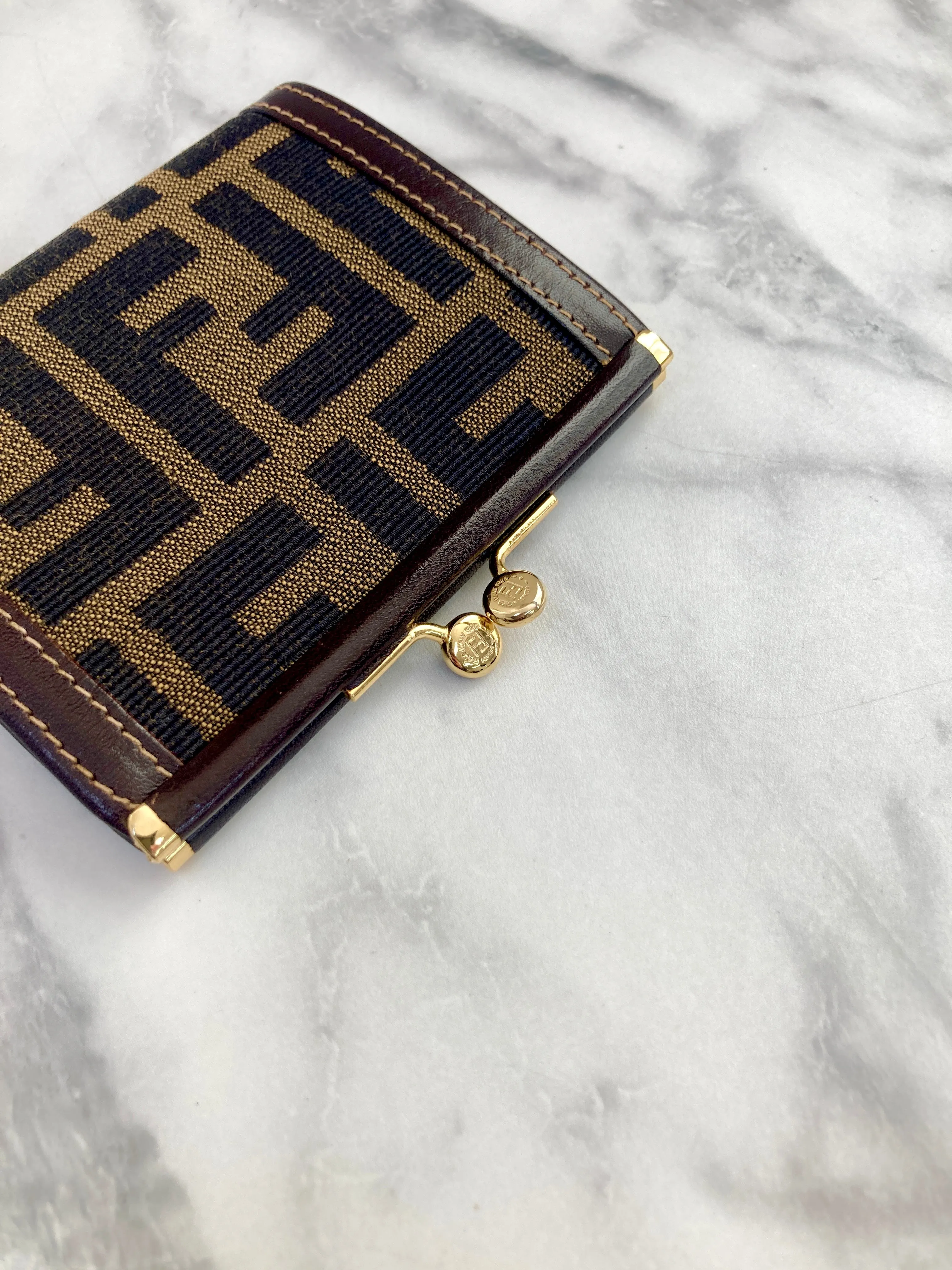 FENDI Zucca Logo Canvas Leather Metal Clasp Coin Purse Black Vintage 2m8efx