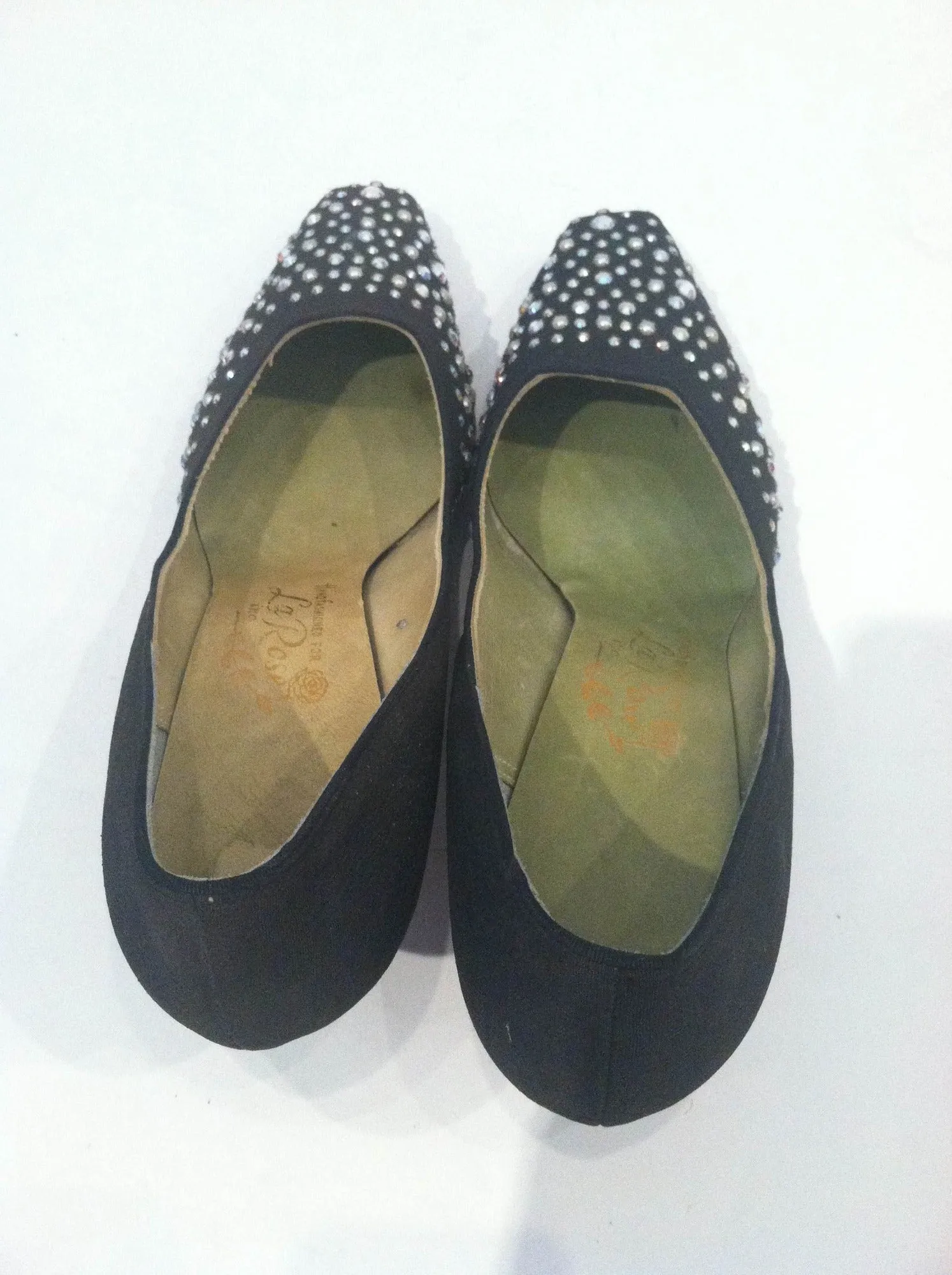 LA ROSE Vintage Black Silk Pointed Toe Heels with Gorgeous Rhinestone Detail Size 8 1/2