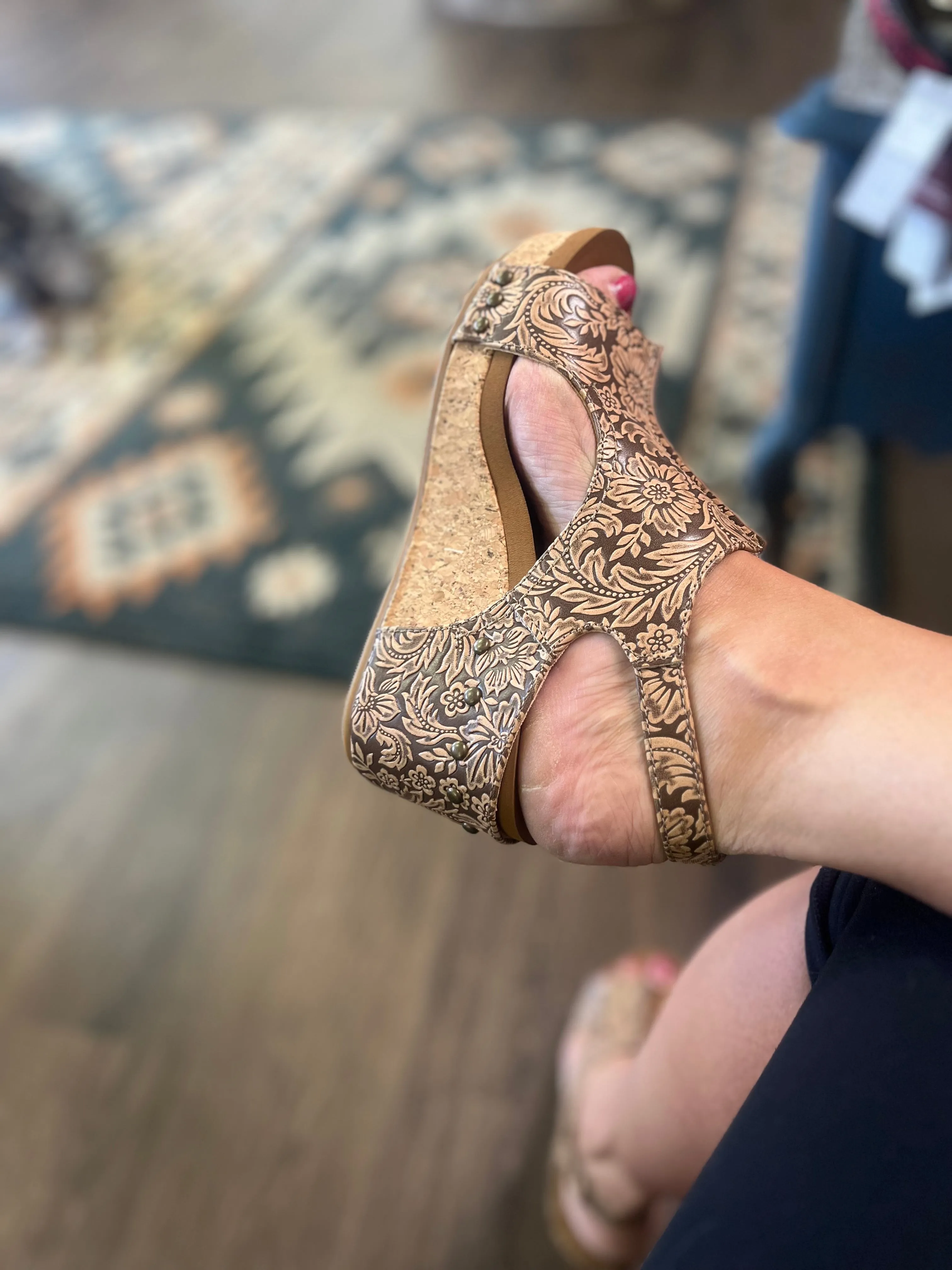 Liberty Tooled Embossed Womens Wedge