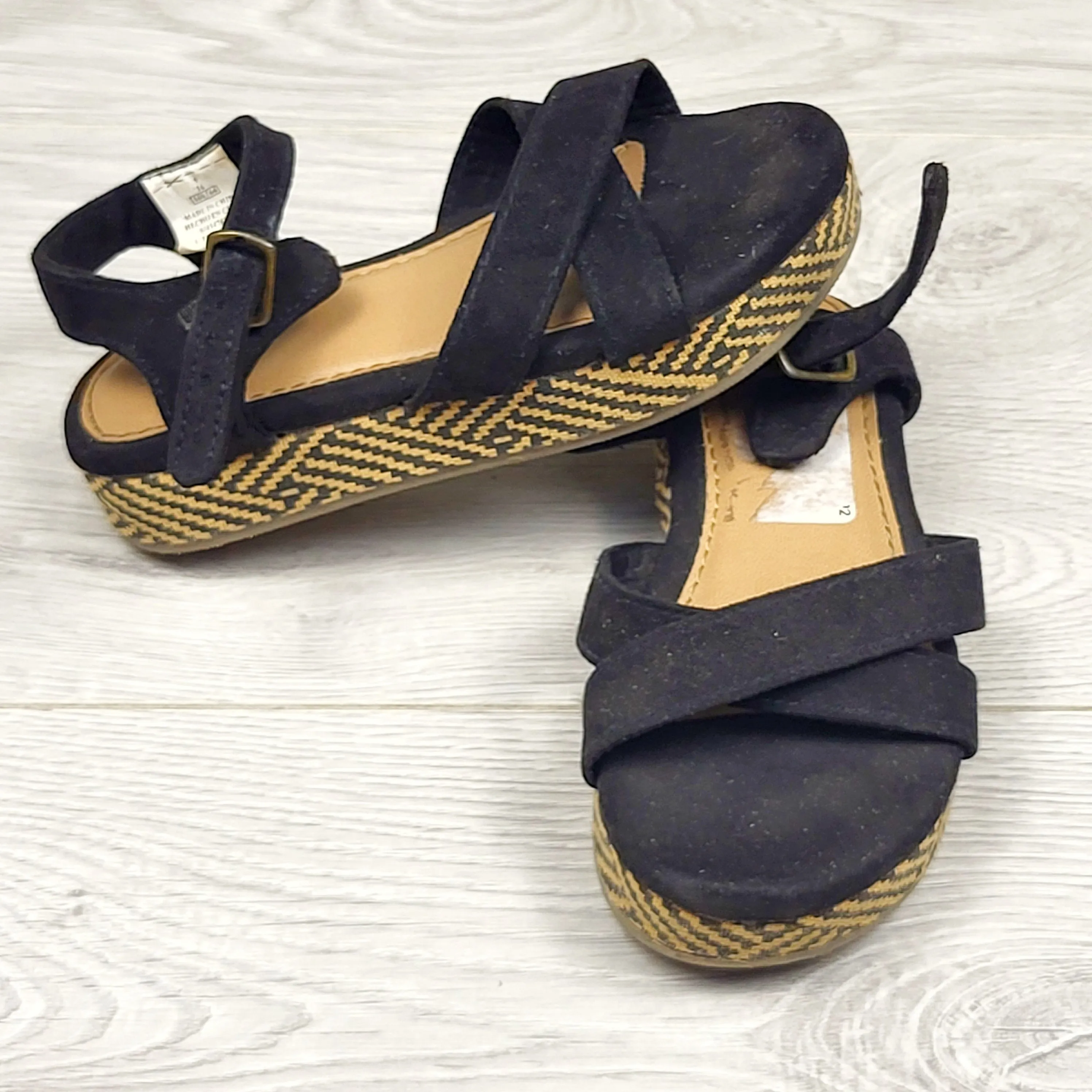 MDWY1 - Old Navy back wedge sandals. Size 9