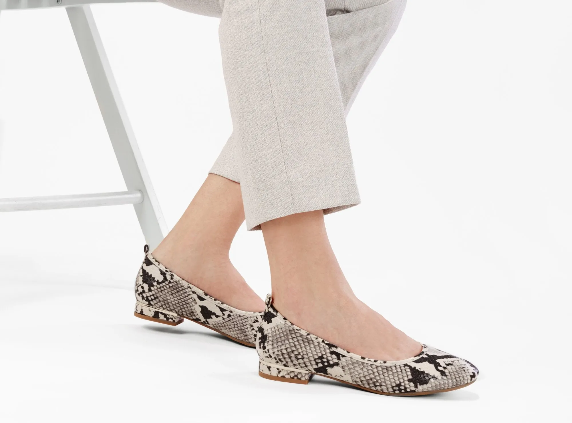 New in box! 'Beautify' - Womens Flats Shoes - Tiny Wedge - Memory Foam Lining - Snakeskin Tan Multi, Sz 7!