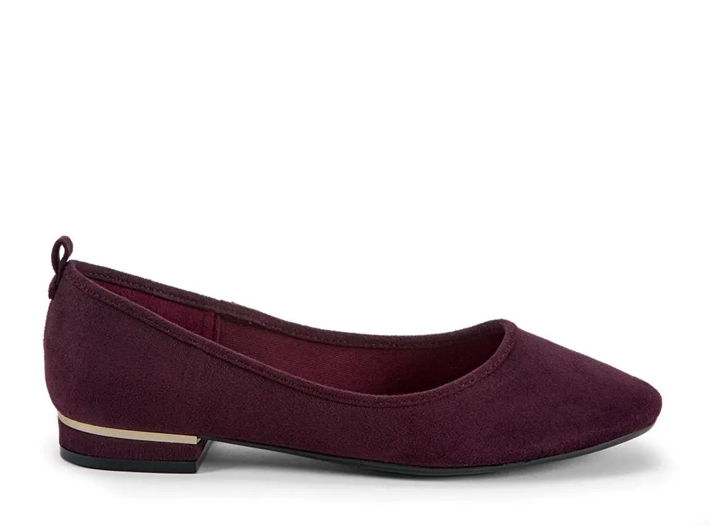 New in box! Chelsee Beautify Flats in Plum, Sz 8, Made in Canada!