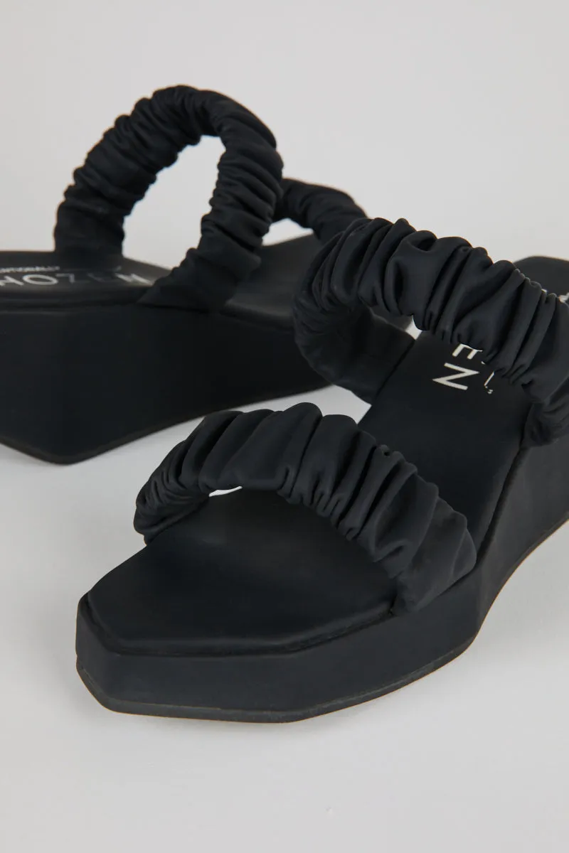 Phorna Scrunchie Flatform • Black | IB x HOZEN