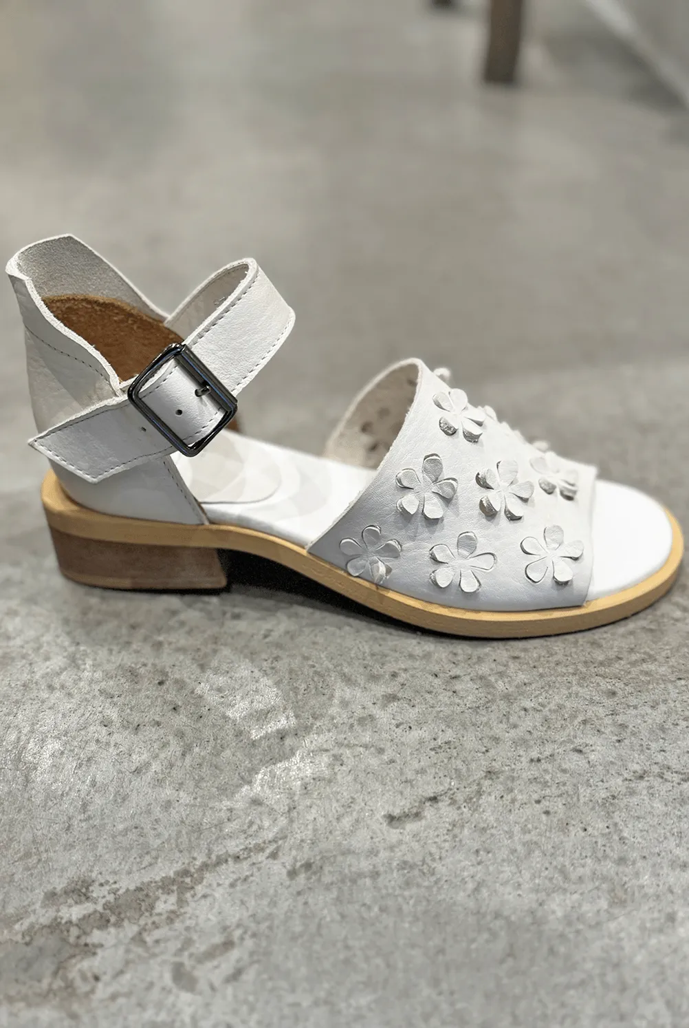 Raw Flower Sandal | Bianco