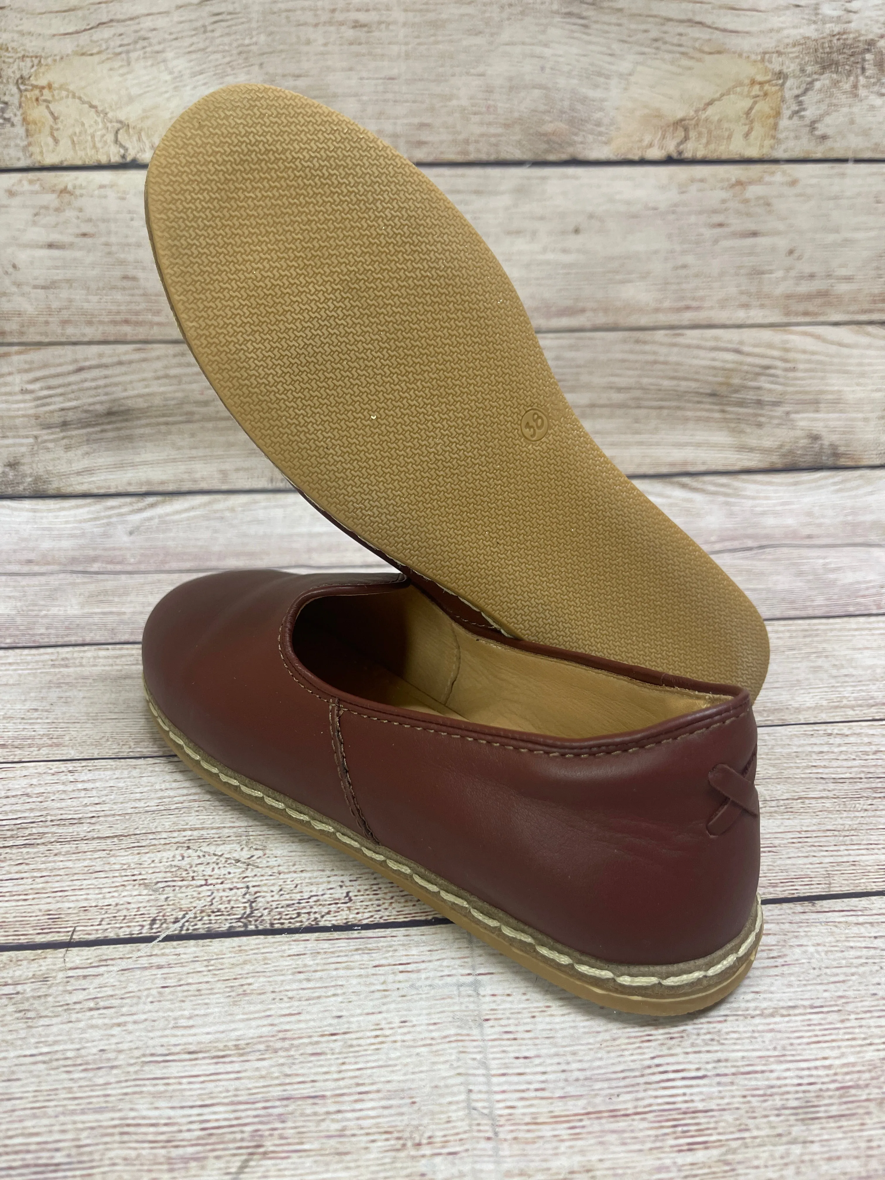 Shoes Flats By Cma In Brown, Size: 7.5