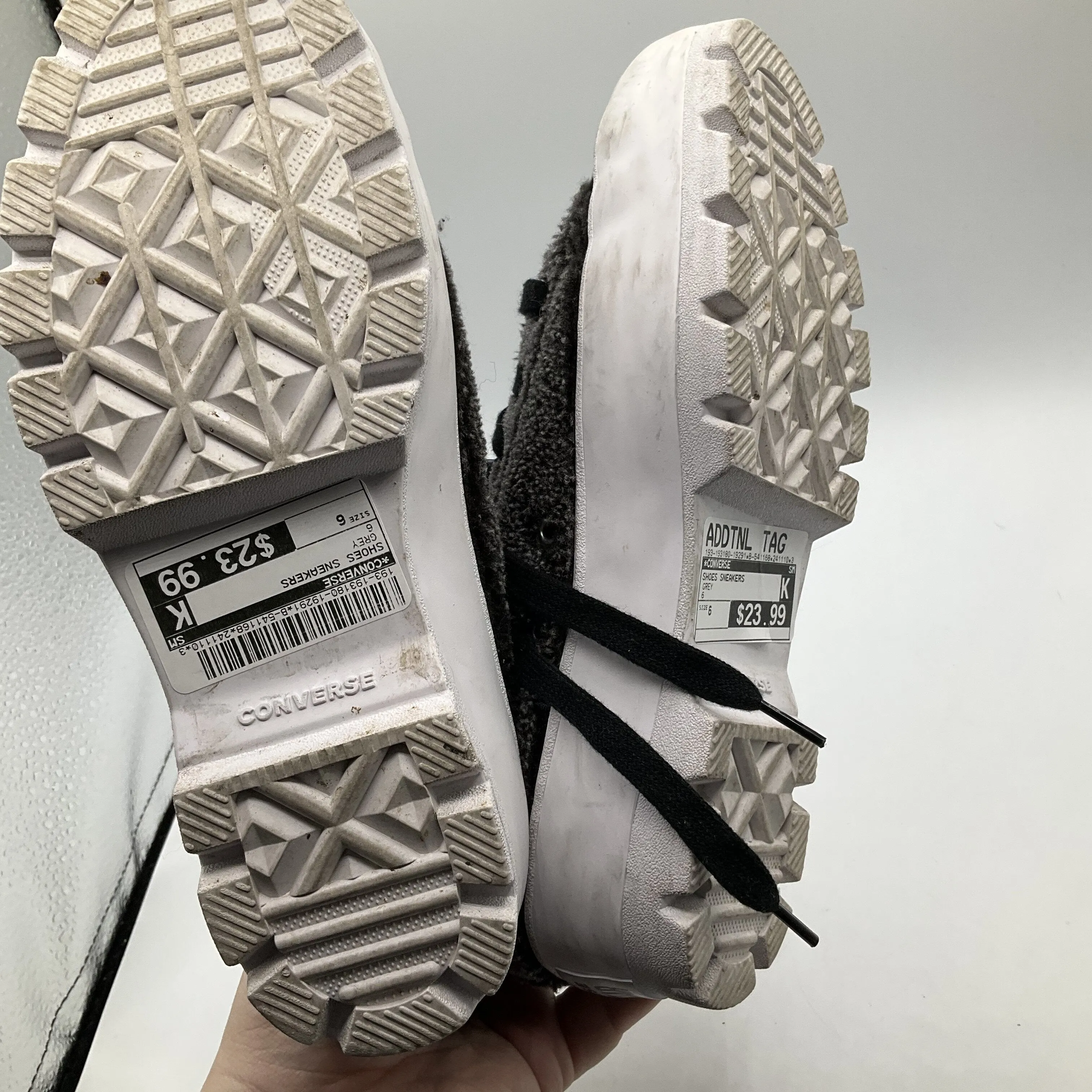 Shoes Sneakers By Converse  Size: 6