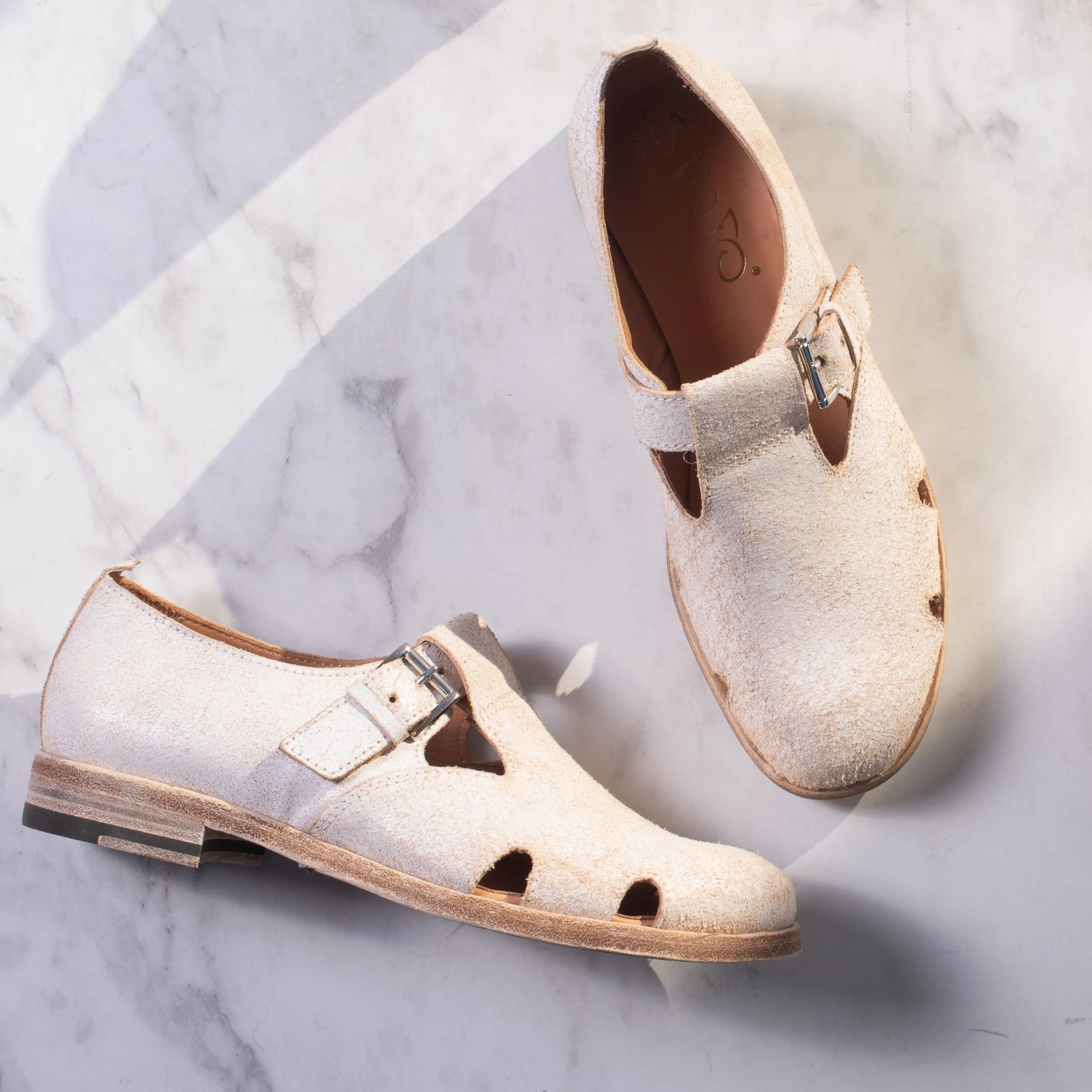 Shoto Buckle Flat (distressed cream)