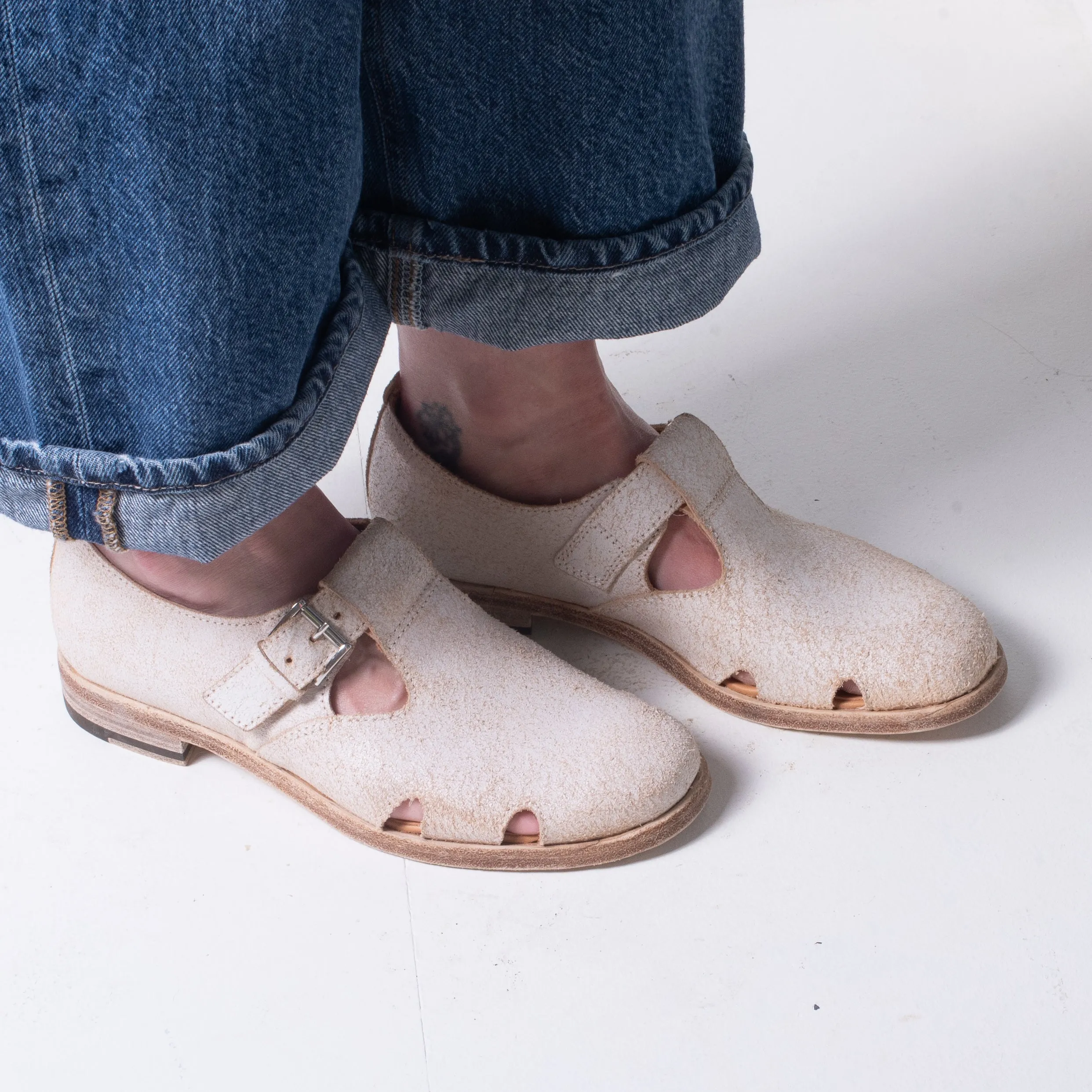 Shoto Buckle Flat (distressed cream)