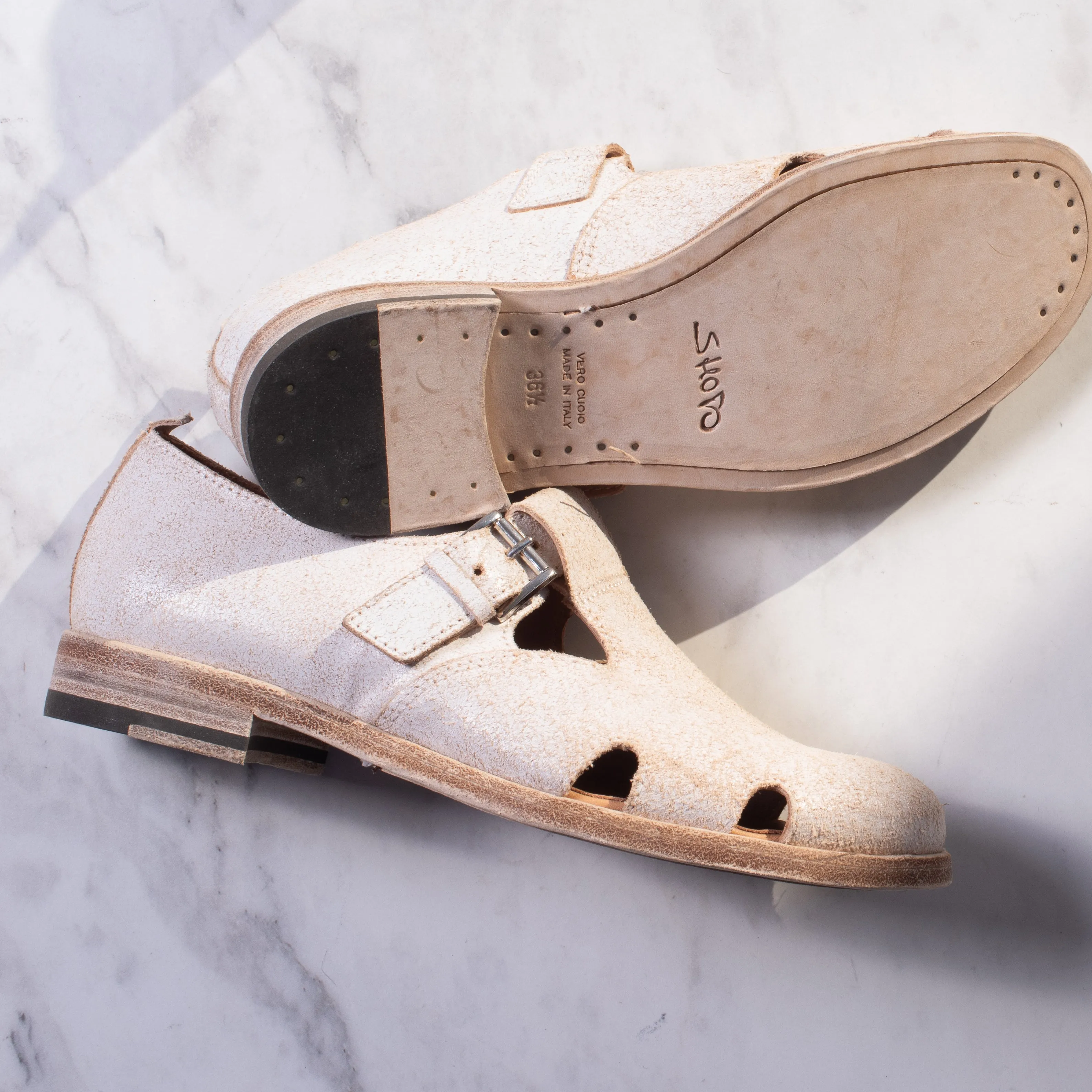Shoto Buckle Flat (distressed cream)