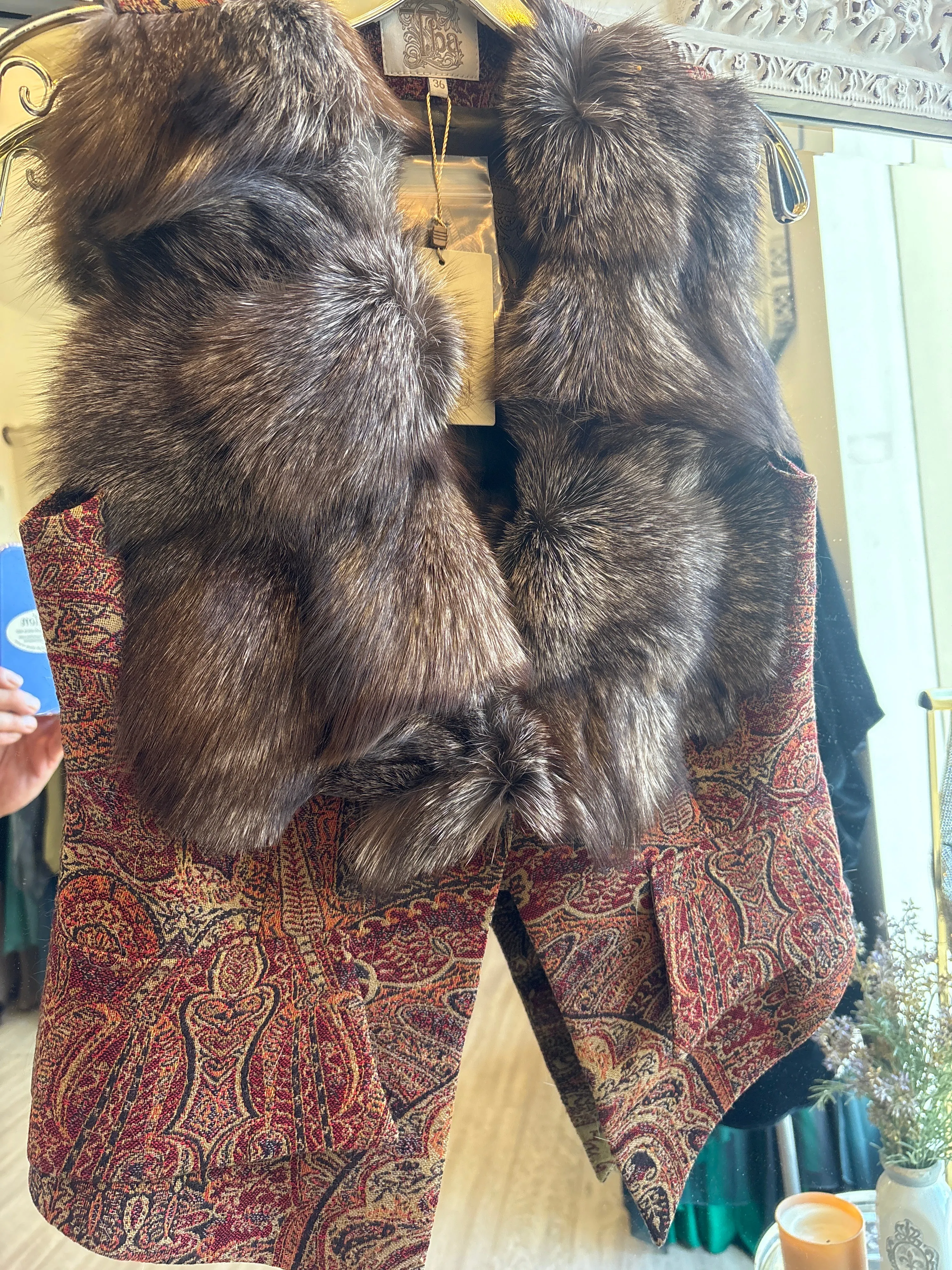 T.ba Verdi Vest Jacquard With Fur