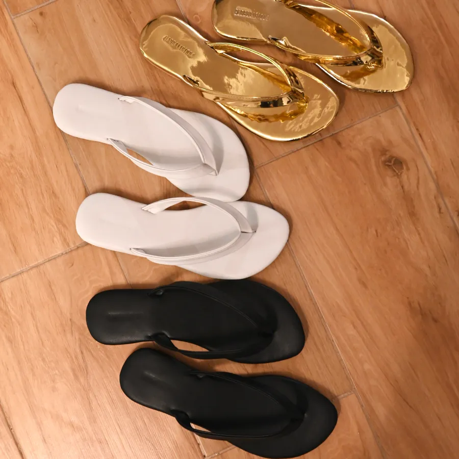URBANA BROWN STREET-STYLE FLIP FLOPS