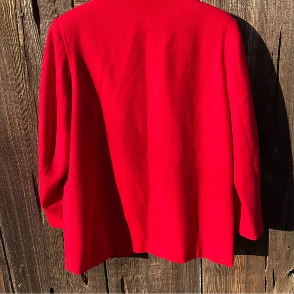 VINTAGE Petite Sophisticate 100% Wool Cherry Red Blazer Jacket Business Coat