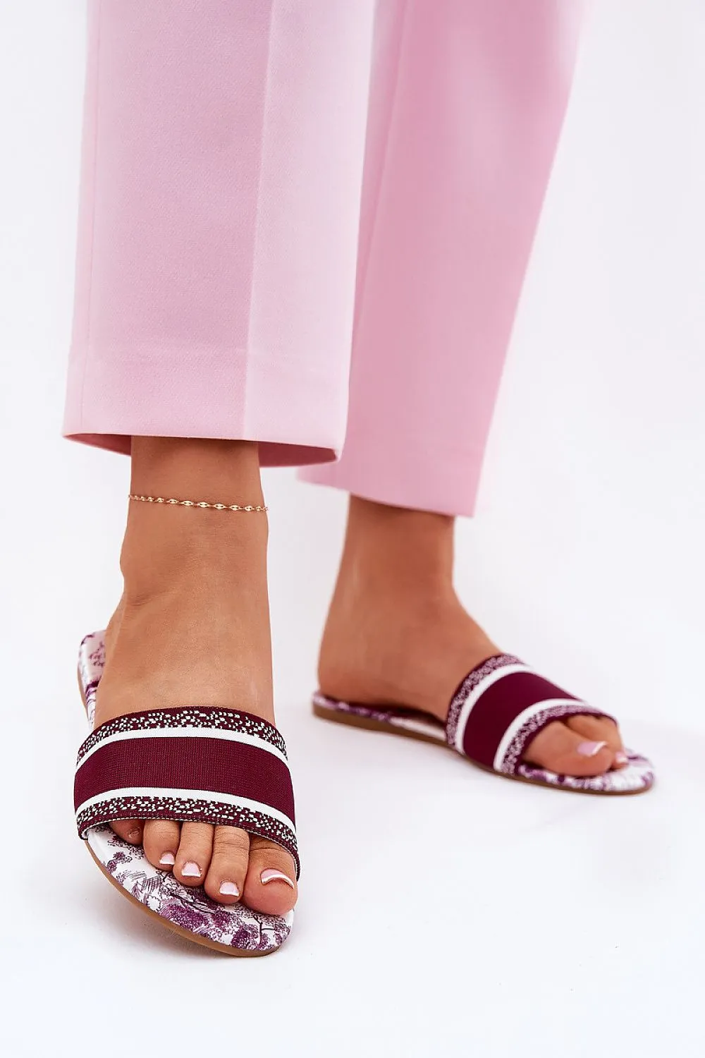 Women's unique pattern flip-flops