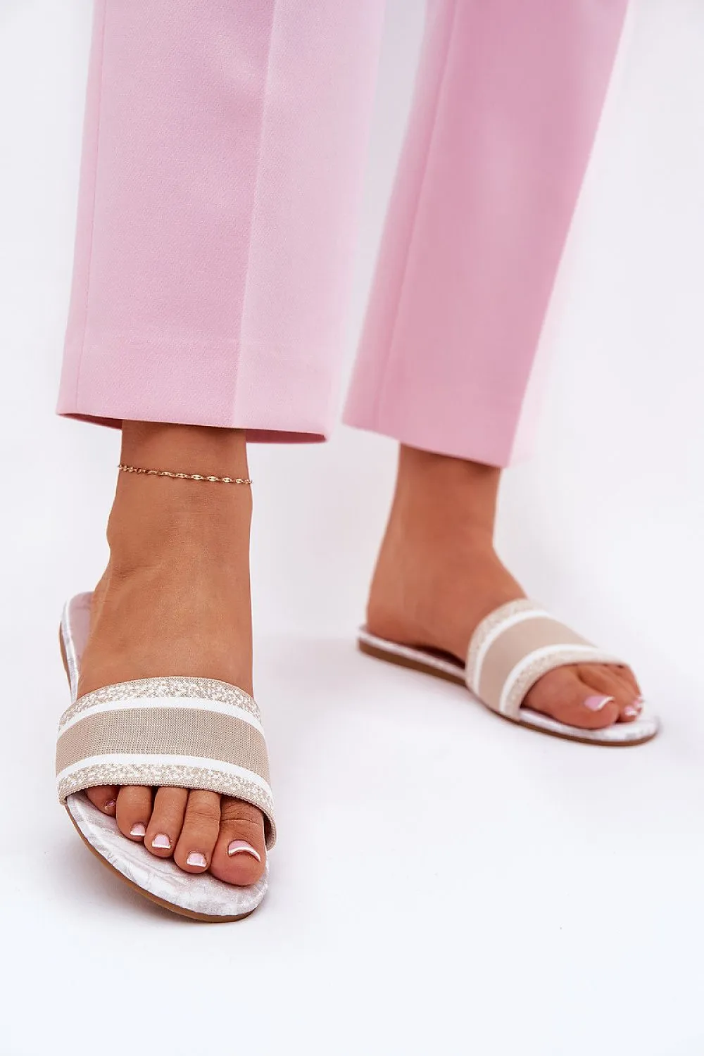 Women's unique pattern flip-flops